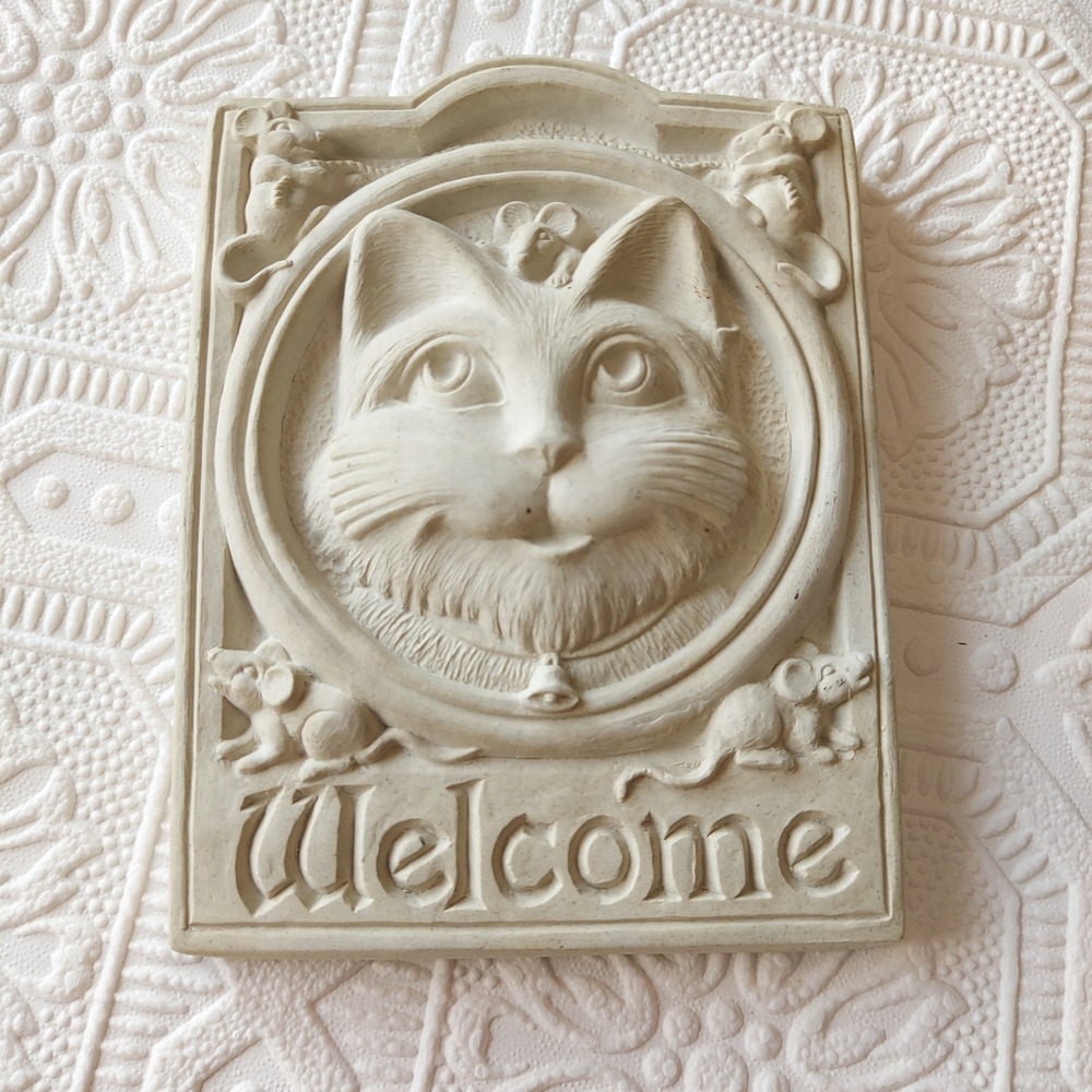 Vintage Style Cat and Mice Welcome Wall Plaque Relief Sculpture Cream 5.5x4